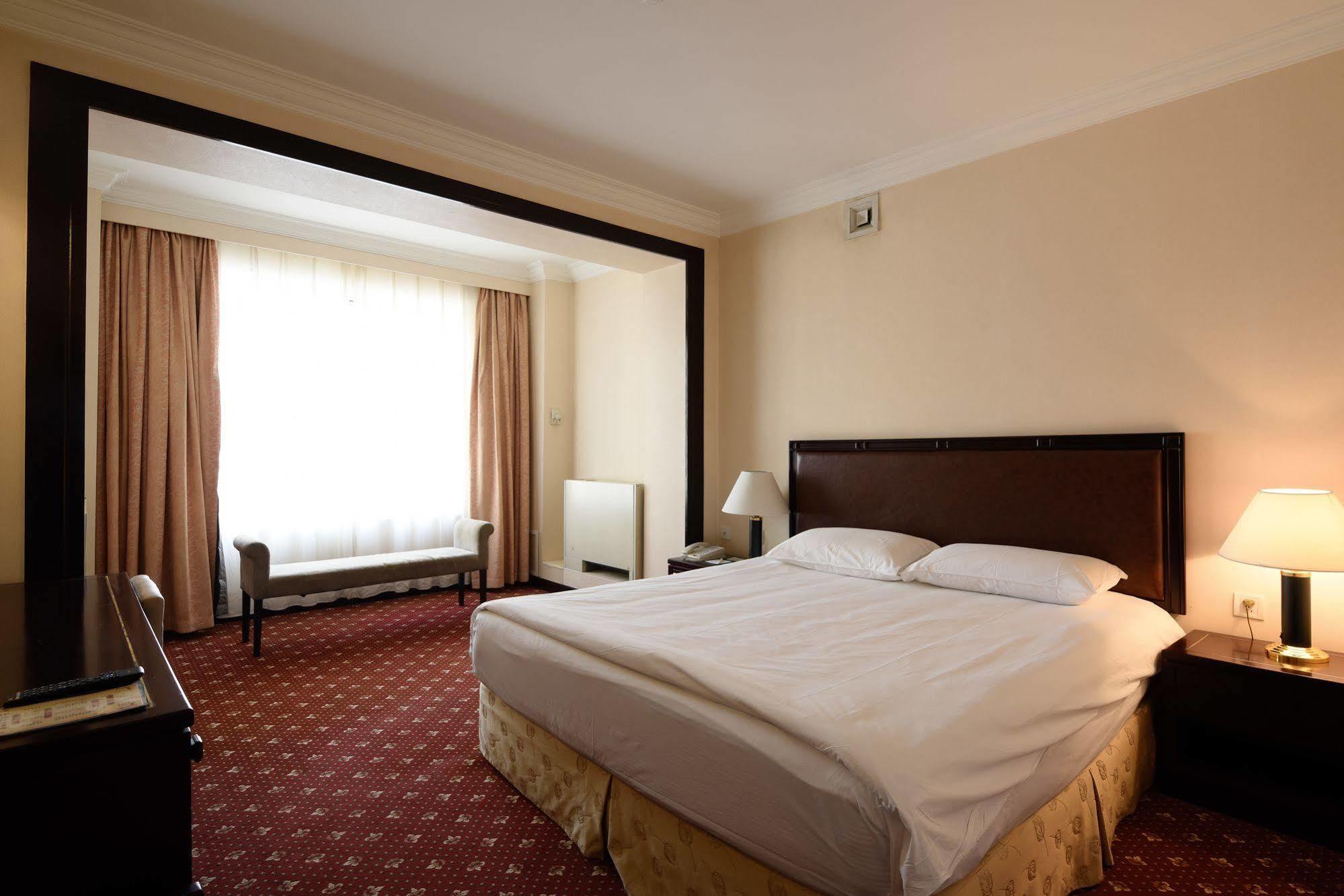 Yanshan Hotel Pekín Exterior foto