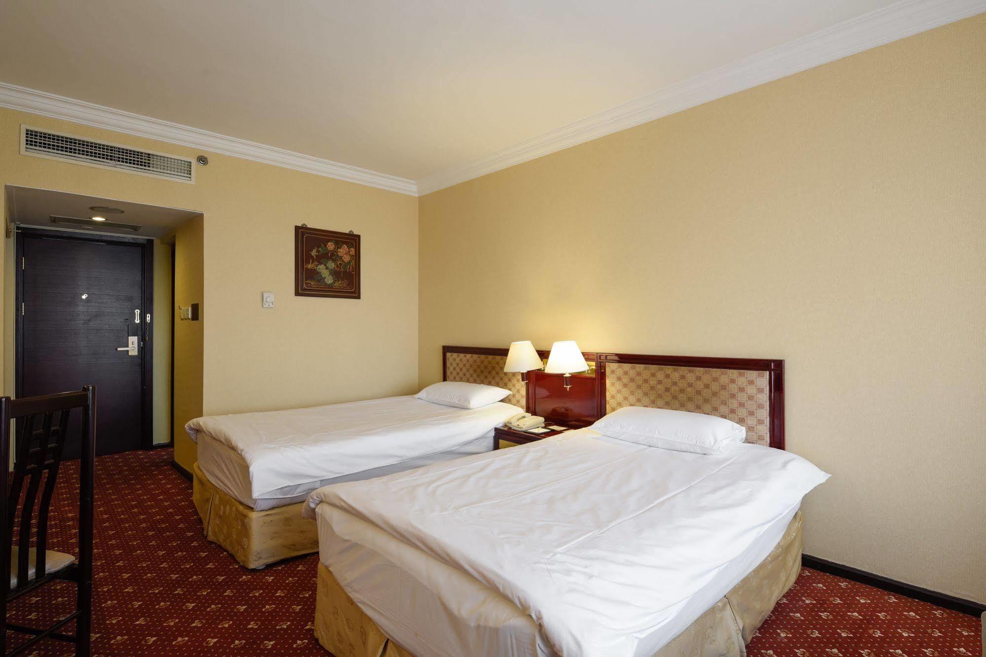Yanshan Hotel Pekín Exterior foto